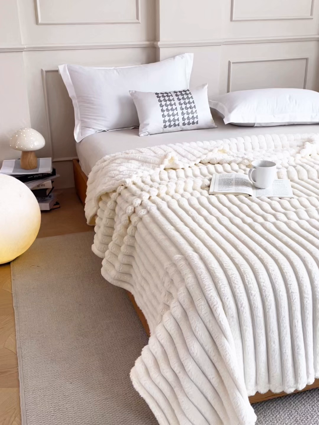 91家纺网 家纺一手货源 找家纺 雅芝蓝 2025新款跨境外贸直播爆品兔毛绒高克重多功能抽条毛毯盖毯午睡毯 奶白