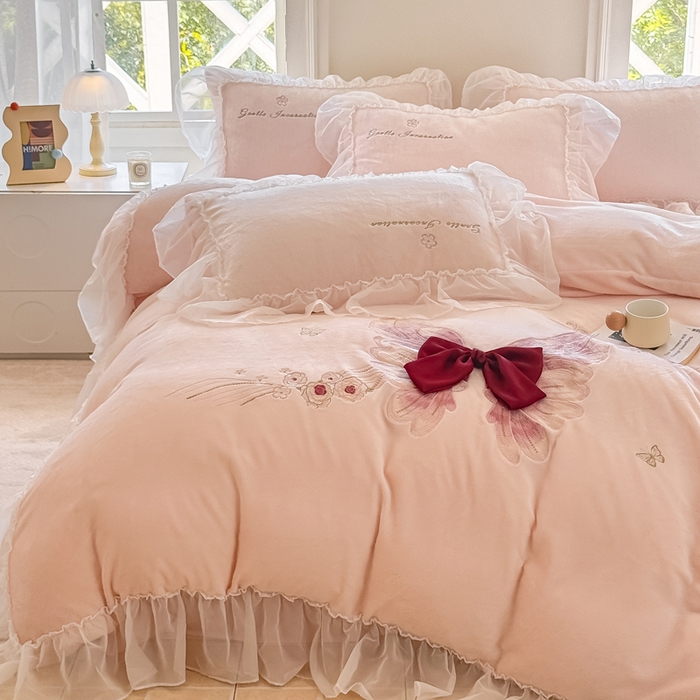 91家纺网 家纺一手货源 找家纺 （总）锦格家纺 2025新款牛奶绒刺绣四件套-瑟兰蝶