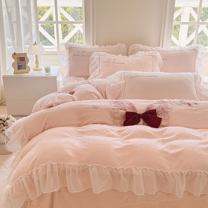 91家纺网 家纺一手货源 找家纺 （总）锦格家纺 2025新款牛奶绒刺绣四件套-瑟兰蝶