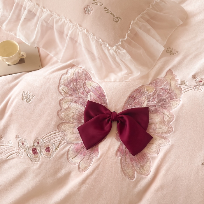 91家纺网 家纺一手货源 找家纺 （总）锦格家纺 2025新款牛奶绒刺绣四件套-瑟兰蝶