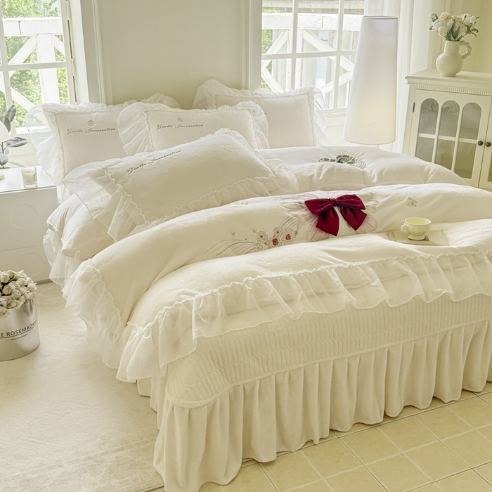 91家纺网 家纺一手货源 找家纺 锦格家纺 2025新款牛奶绒刺绣四件套-瑟兰蝶 瑟兰蝶-奶白