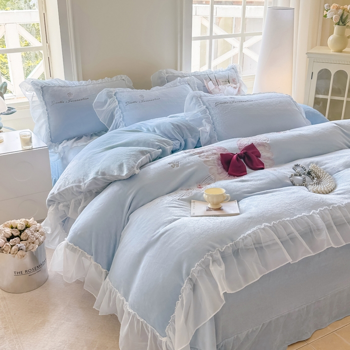 91家纺网 家纺一手货源 找家纺 锦格家纺 2025新款牛奶绒刺绣四件套-瑟兰蝶 瑟兰蝶-天蓝