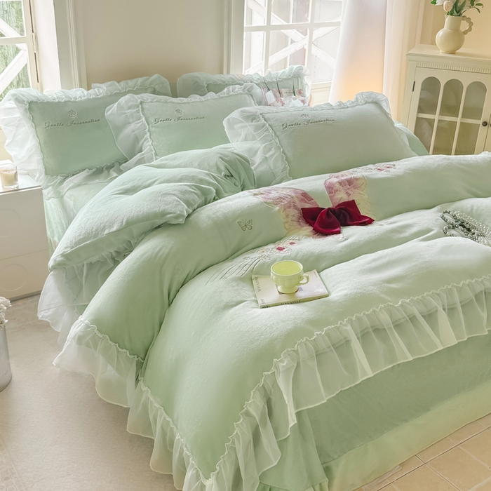 91家纺网 家纺一手货源 找家纺 （总）锦格家纺 2025新款牛奶绒刺绣四件套-瑟兰蝶