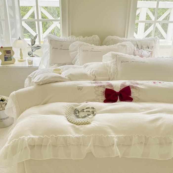 91家纺网 家纺一手货源 找家纺 锦格家纺 2025新款牛奶绒刺绣四件套-瑟兰蝶 瑟兰蝶-奶白