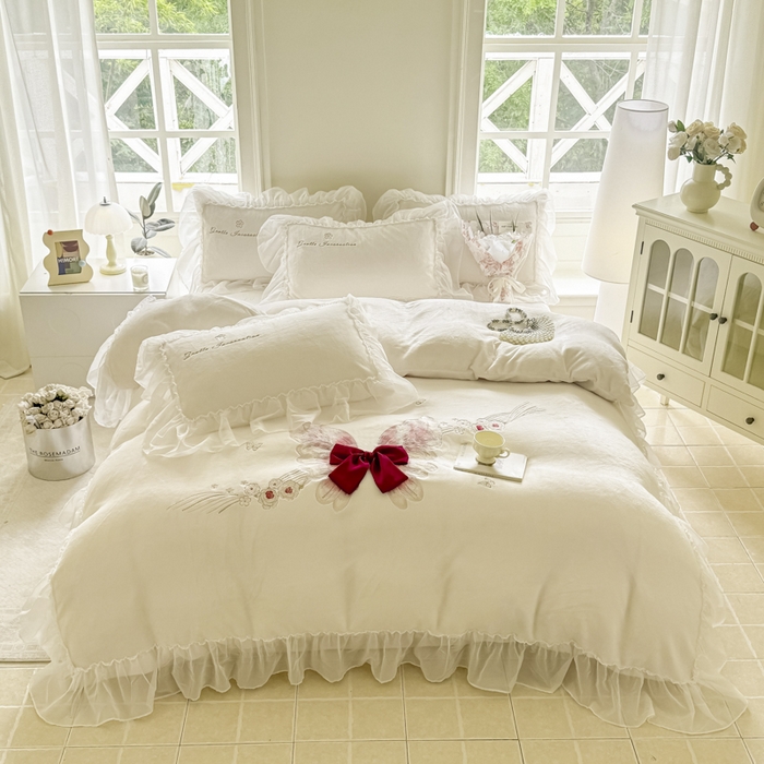 91家纺网 家纺一手货源 找家纺 锦格家纺 2025新款牛奶绒刺绣四件套-瑟兰蝶 瑟兰蝶-奶白