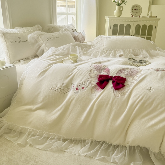 91家纺网 家纺一手货源 找家纺 锦格家纺 2025新款牛奶绒刺绣四件套-瑟兰蝶 瑟兰蝶-奶白