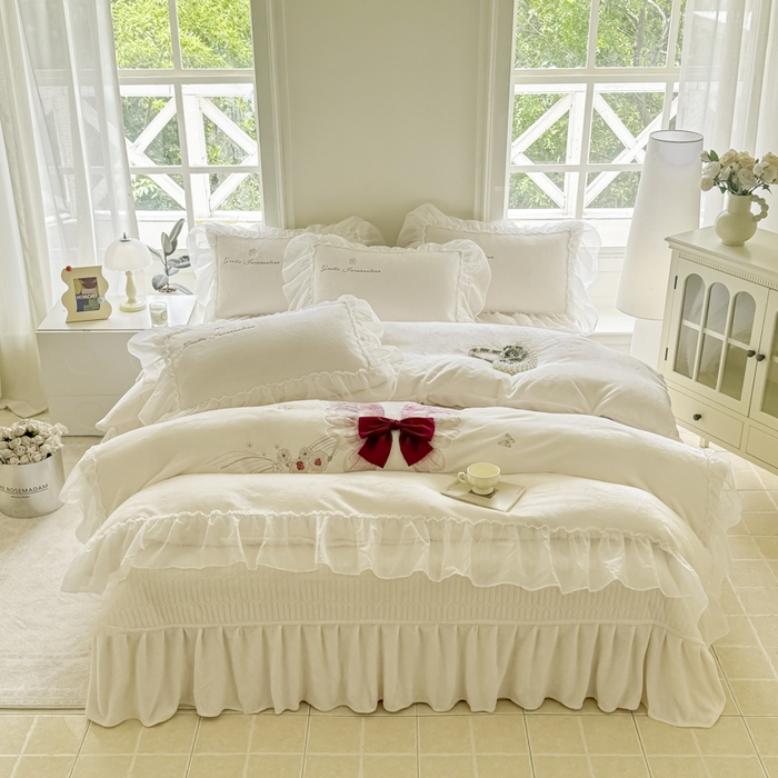 91家纺网 家纺一手货源 找家纺 锦格家纺 2025新款牛奶绒刺绣四件套-瑟兰蝶 瑟兰蝶-奶白