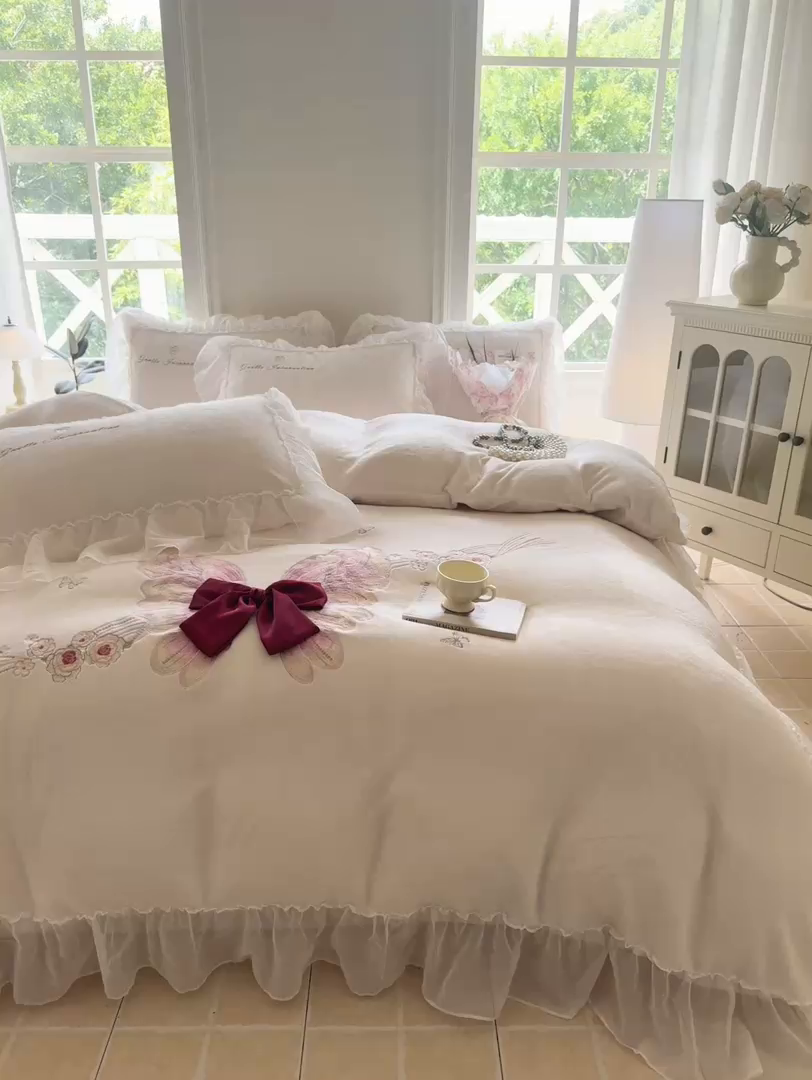 91家纺网 家纺一手货源 找家纺 锦格家纺 2025新款牛奶绒刺绣四件套-瑟兰蝶 瑟兰蝶-奶白