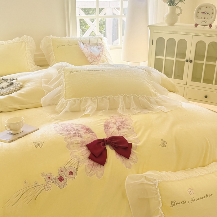91家纺网 家纺一手货源 找家纺 锦格家纺 2025新款牛奶绒刺绣四件套-瑟兰蝶 瑟兰蝶-黄