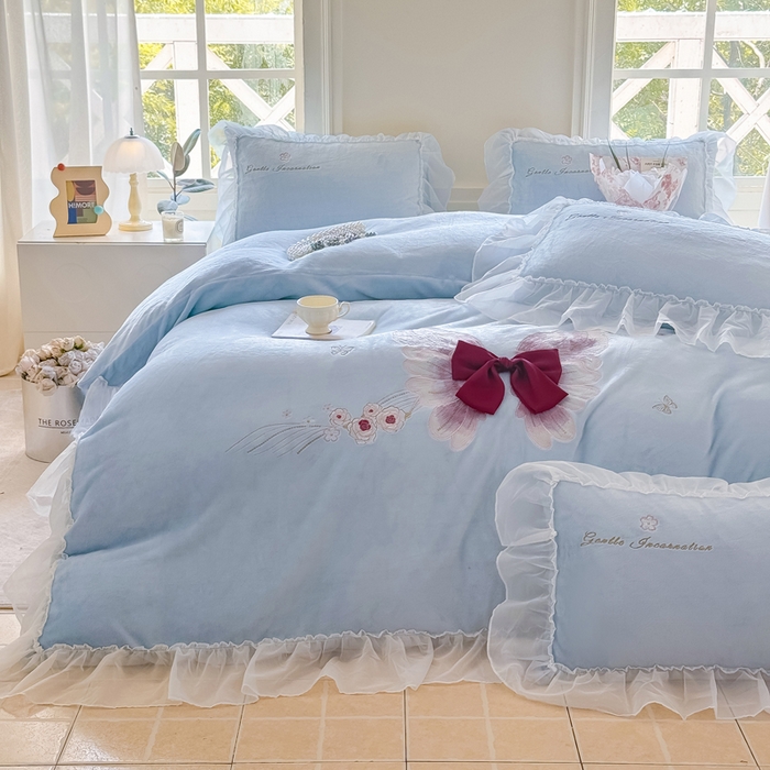 91家纺网 家纺一手货源 找家纺 锦格家纺 2025新款牛奶绒刺绣四件套-瑟兰蝶 瑟兰蝶-天蓝