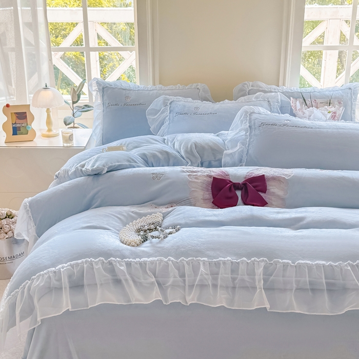 91家纺网 家纺一手货源 找家纺 锦格家纺 2025新款牛奶绒刺绣四件套-瑟兰蝶 瑟兰蝶-天蓝