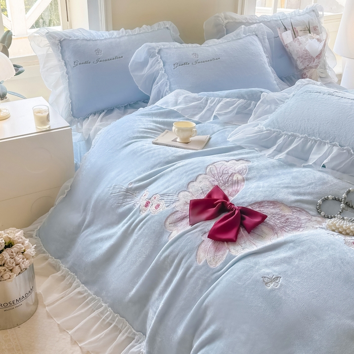 91家纺网 家纺一手货源 找家纺 锦格家纺 2025新款牛奶绒刺绣四件套-瑟兰蝶 瑟兰蝶-天蓝