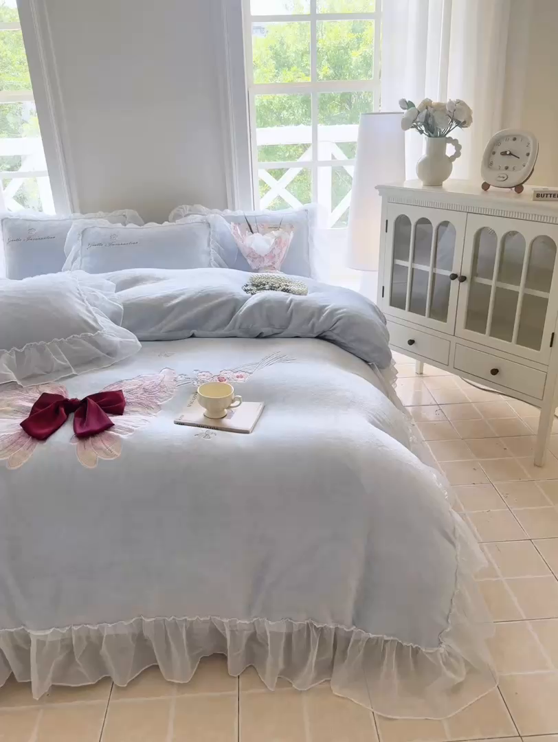 91家纺网 家纺一手货源 找家纺 锦格家纺 2025新款牛奶绒刺绣四件套-瑟兰蝶 瑟兰蝶-天蓝