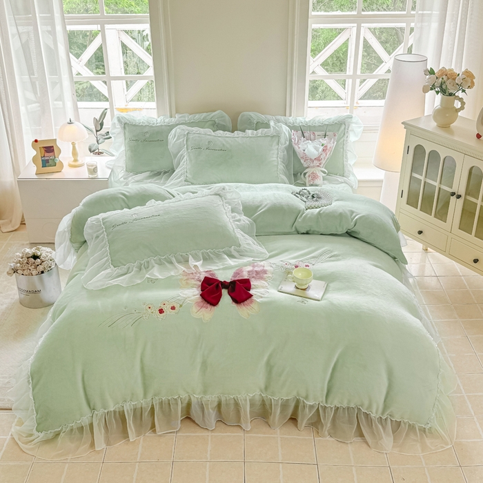 91家纺网 家纺一手货源 找家纺 锦格家纺 2025新款牛奶绒刺绣四件套-瑟兰蝶 瑟兰蝶-水绿