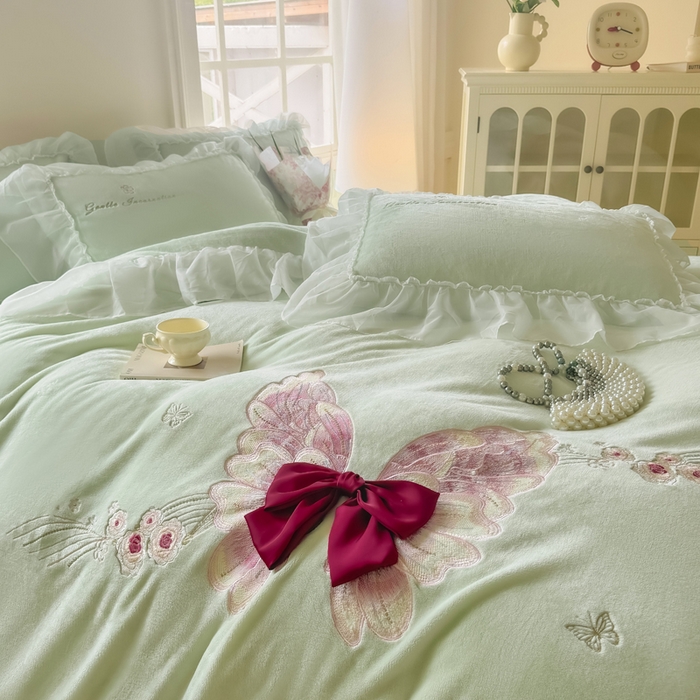 91家纺网 家纺一手货源 找家纺 锦格家纺 2025新款牛奶绒刺绣四件套-瑟兰蝶 瑟兰蝶-水绿