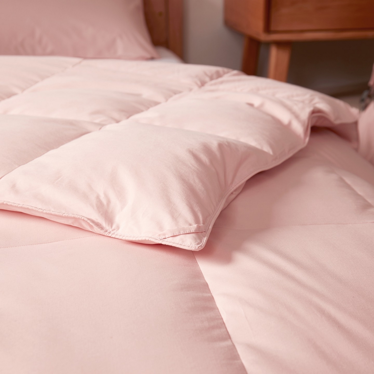 91家纺网 家纺一手货源 找家纺 圣梦莱羽绒家纺 2025新款学生季羽绒被A类可水洗90鸭绒被可裸睡春秋被四季被地暖被 单人羽绒四季被（粉）