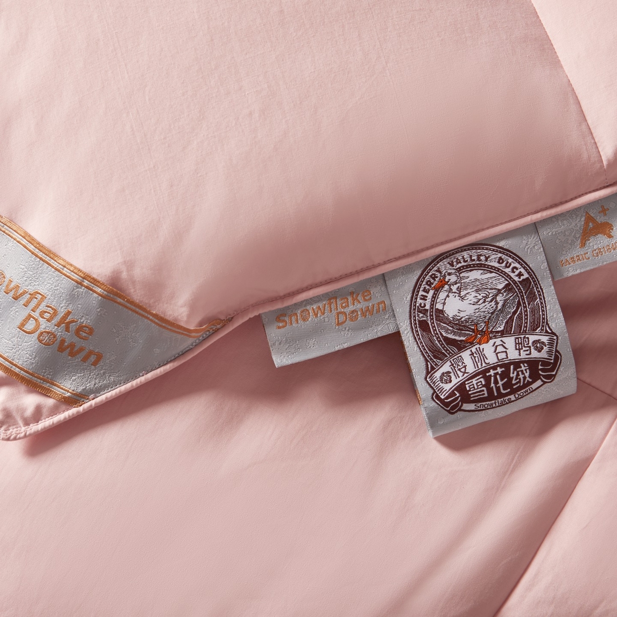 91家纺网 家纺一手货源 找家纺 圣梦莱羽绒家纺 2025新款学生季羽绒被A类可水洗90鸭绒被可裸睡春秋被四季被地暖被 单人羽绒四季被（粉）