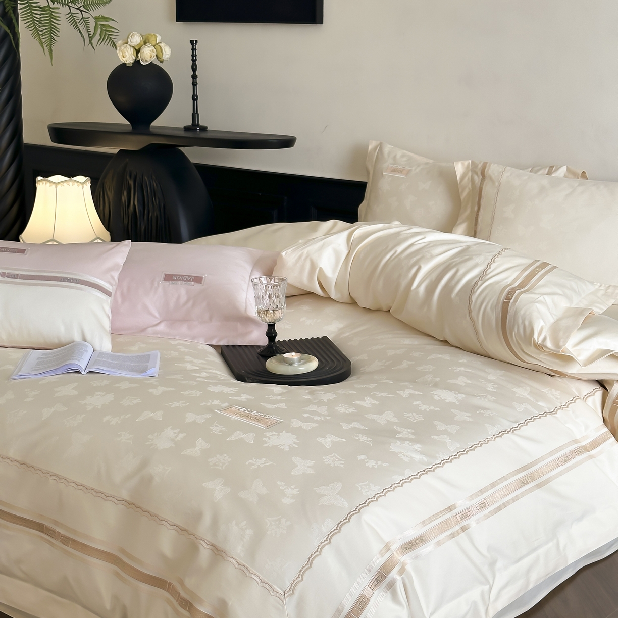 91家纺网 家纺一手货源 找家纺 初拾 2025新款100s全棉小法式提花绣花四件套-舒芙蕾 舒芙蕾（棉）-奶昔白