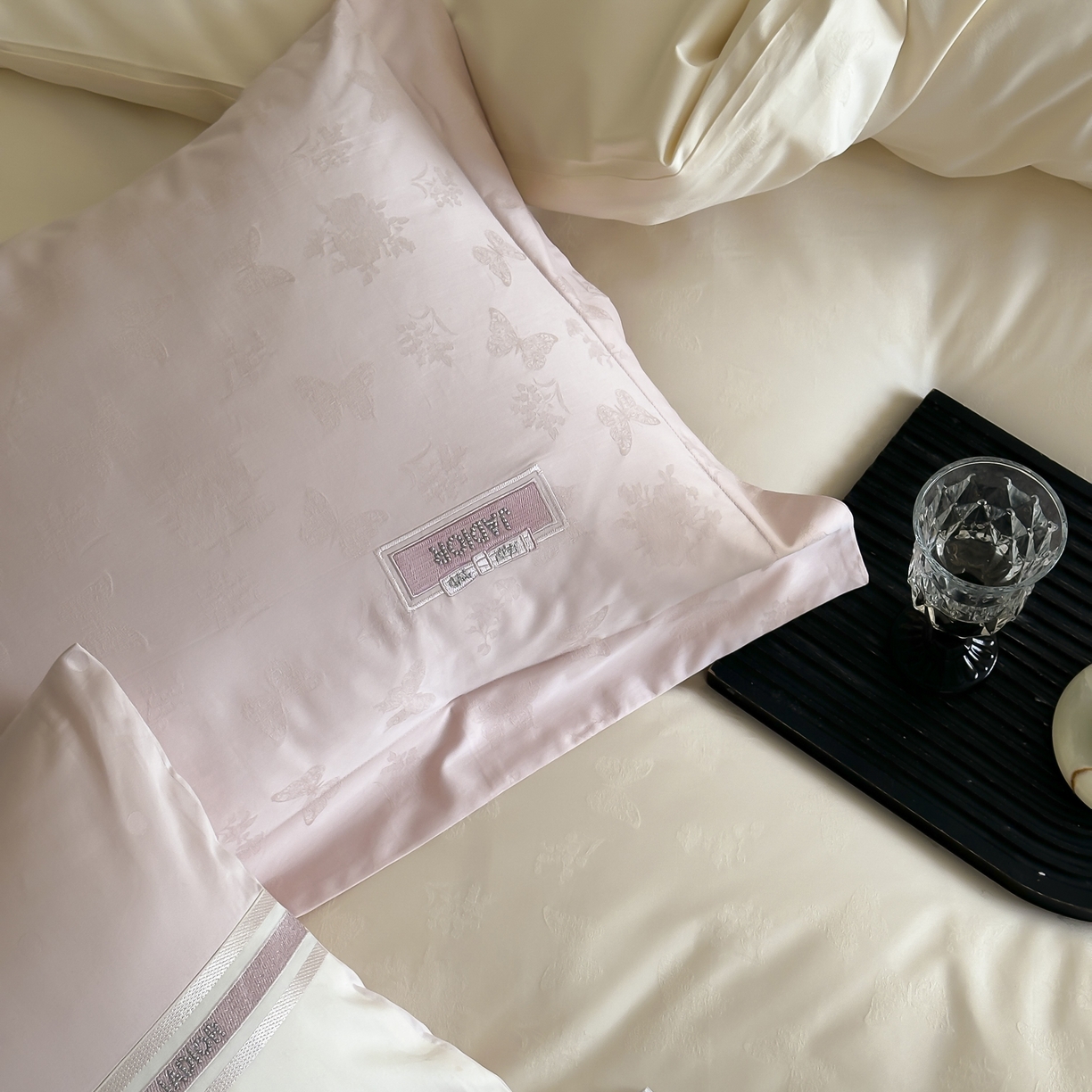 91家纺网 家纺一手货源 找家纺 初拾 2025新款100s全棉小法式提花绣花四件套-舒芙蕾 舒芙蕾（棉）-奶昔白