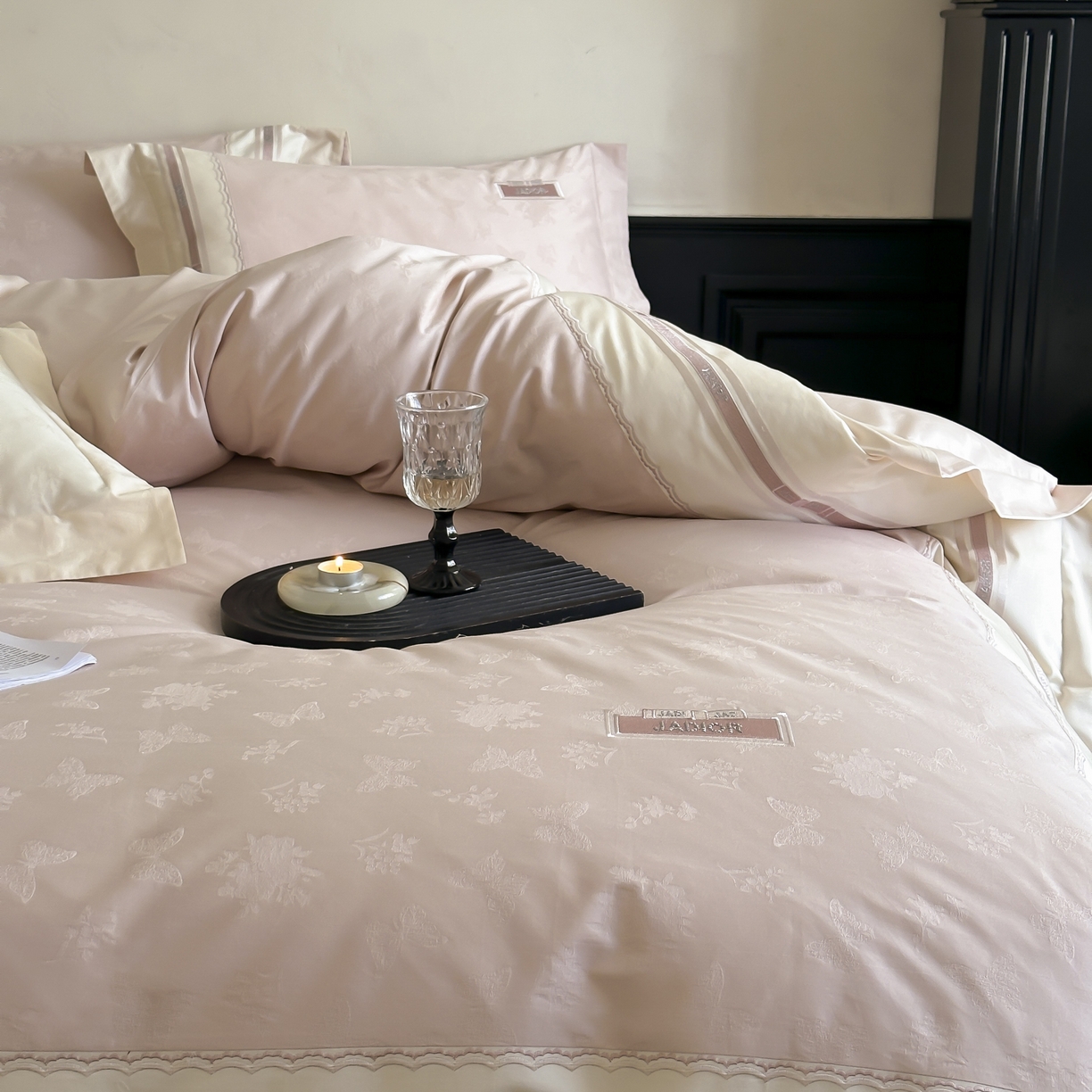 91家纺网 家纺一手货源 找家纺 初拾 2025新款100s全棉小法式提花绣花四件套-舒芙蕾 舒芙蕾（棉）-少女粉