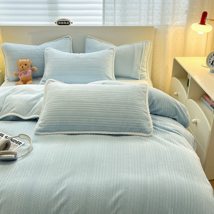 91家纺网 家纺一手货源 找家纺 蓝极人 2025新款成品提花包边牛奶绒四件套 提花-碧落