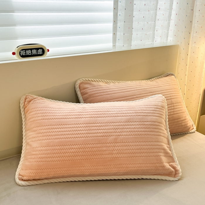 91家纺网 家纺一手货源 找家纺 蓝极人 2025新款成品提花包边牛奶绒四件套 提花-粉灰