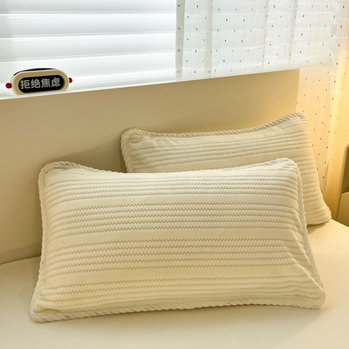 91家纺网 家纺一手货源 找家纺 蓝极人 2025新款成品提花包边牛奶绒四件套 提花-奶白