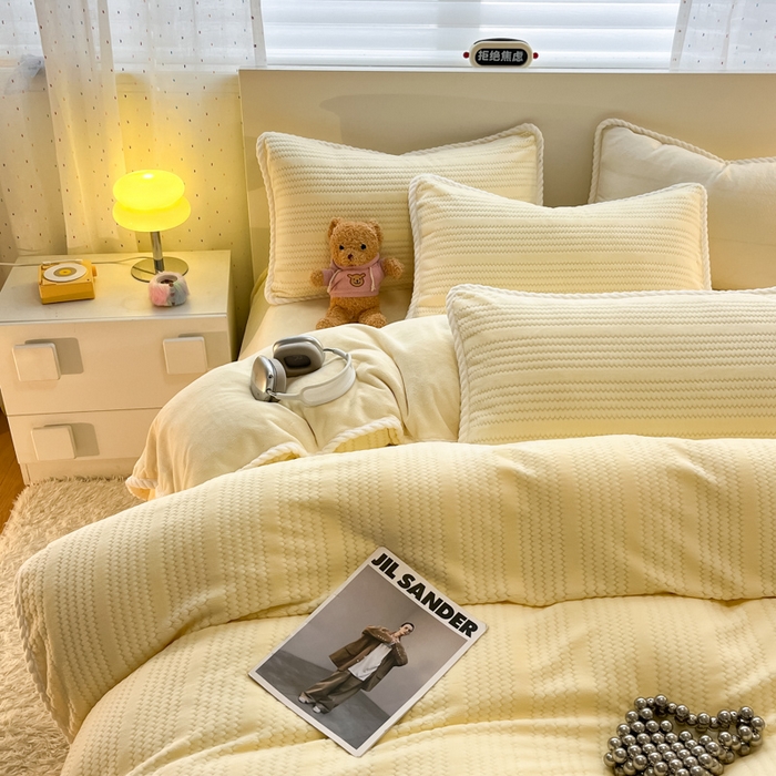 91家纺网 家纺一手货源 找家纺 蓝极人 2025新款成品提花包边牛奶绒四件套 提花-奶黄