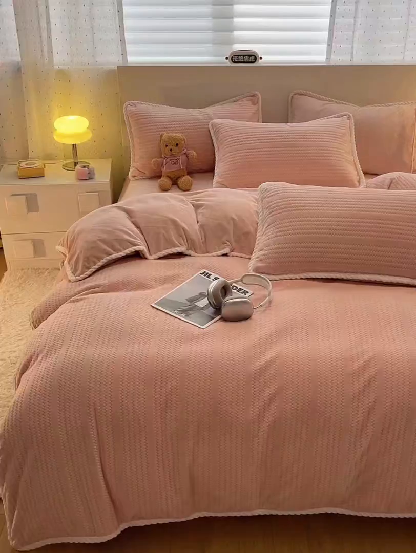 91家纺网 家纺一手货源 找家纺 蓝极人 2025新款成品提花包边牛奶绒四件套 提花-桃粉