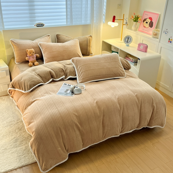 91家纺网 家纺一手货源 找家纺 蓝极人 2025新款成品提花包边牛奶绒四件套 提花-杏咖