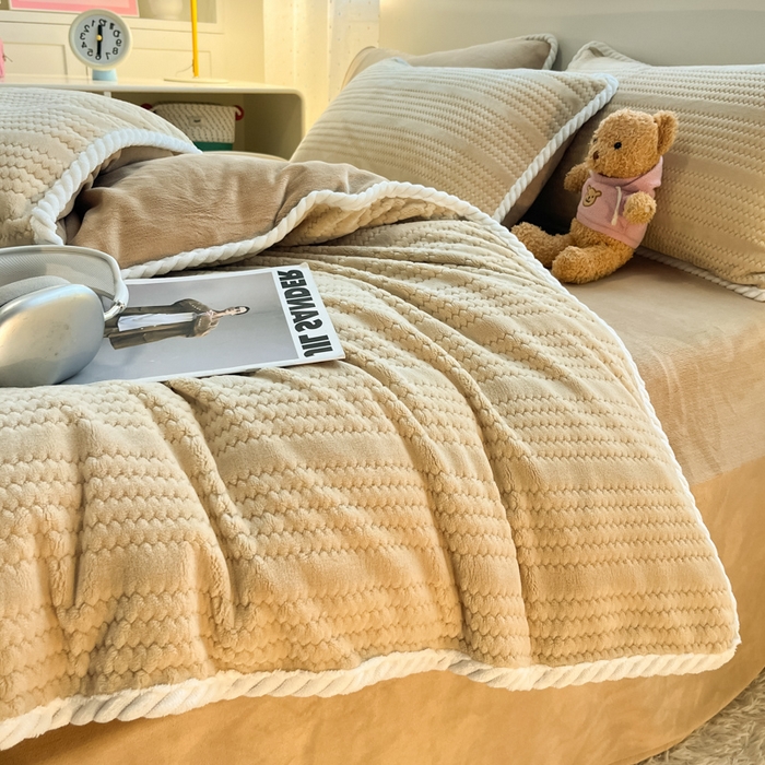 91家纺网 家纺一手货源 找家纺 蓝极人 2025新款成品提花包边牛奶绒四件套 提花-杏驼