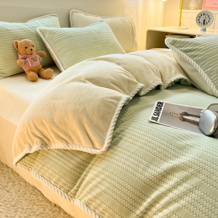 91家纺网 家纺一手货源 找家纺 蓝极人 2025新款成品提花包边牛奶绒四件套 提花-芽绿