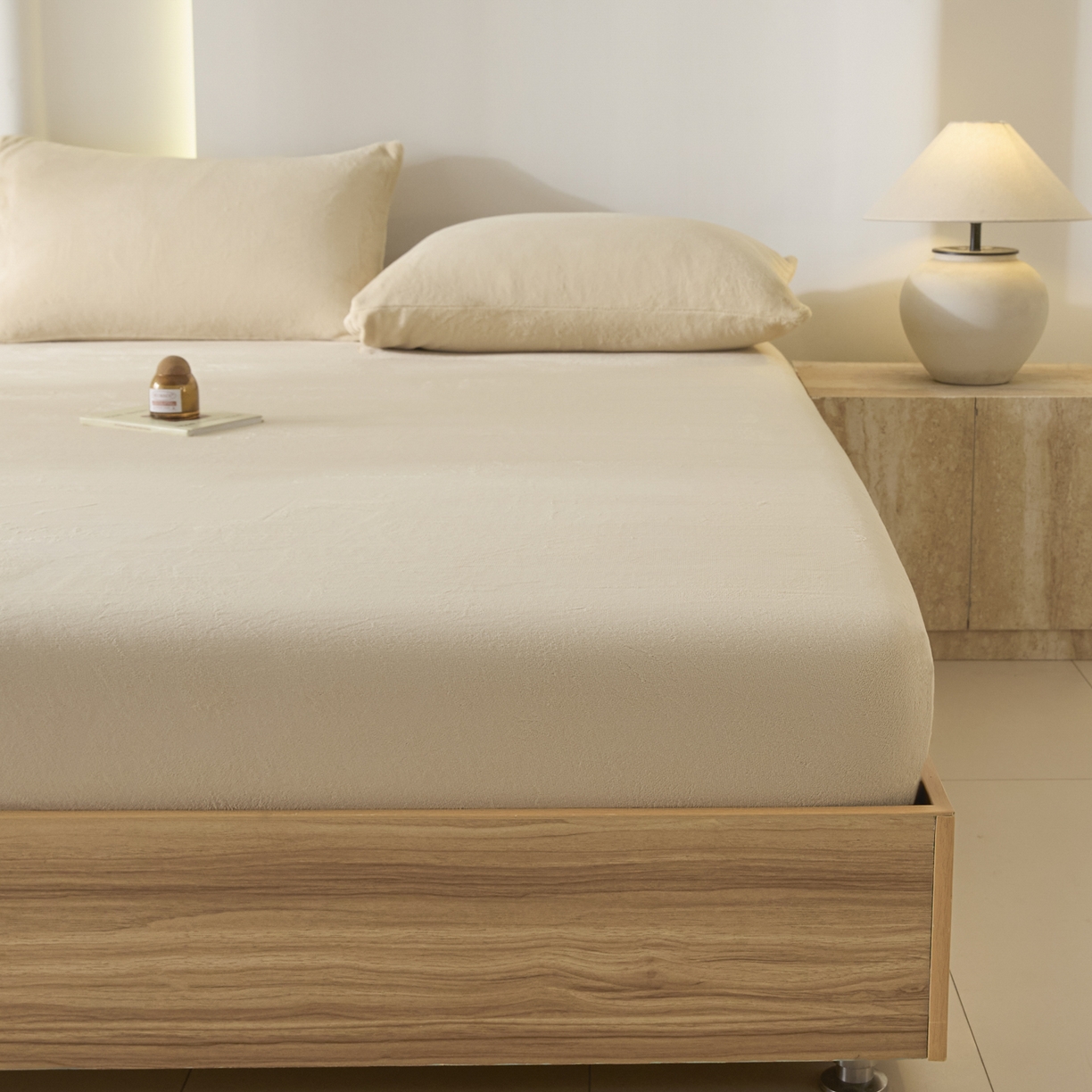 91家纺网 家纺一手货源 找家纺 蓝极人 2025新款200克高克重简约纯色牛奶绒床笠 米杏-cl