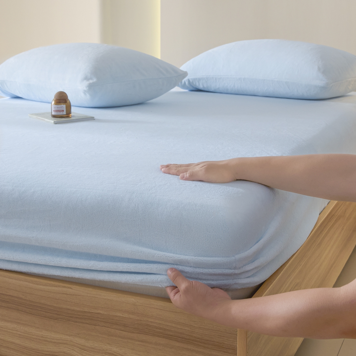 91家纺网 家纺一手货源 找家纺 蓝极人 2025新款200克高克重简约纯色牛奶绒床笠 奶蓝-cl