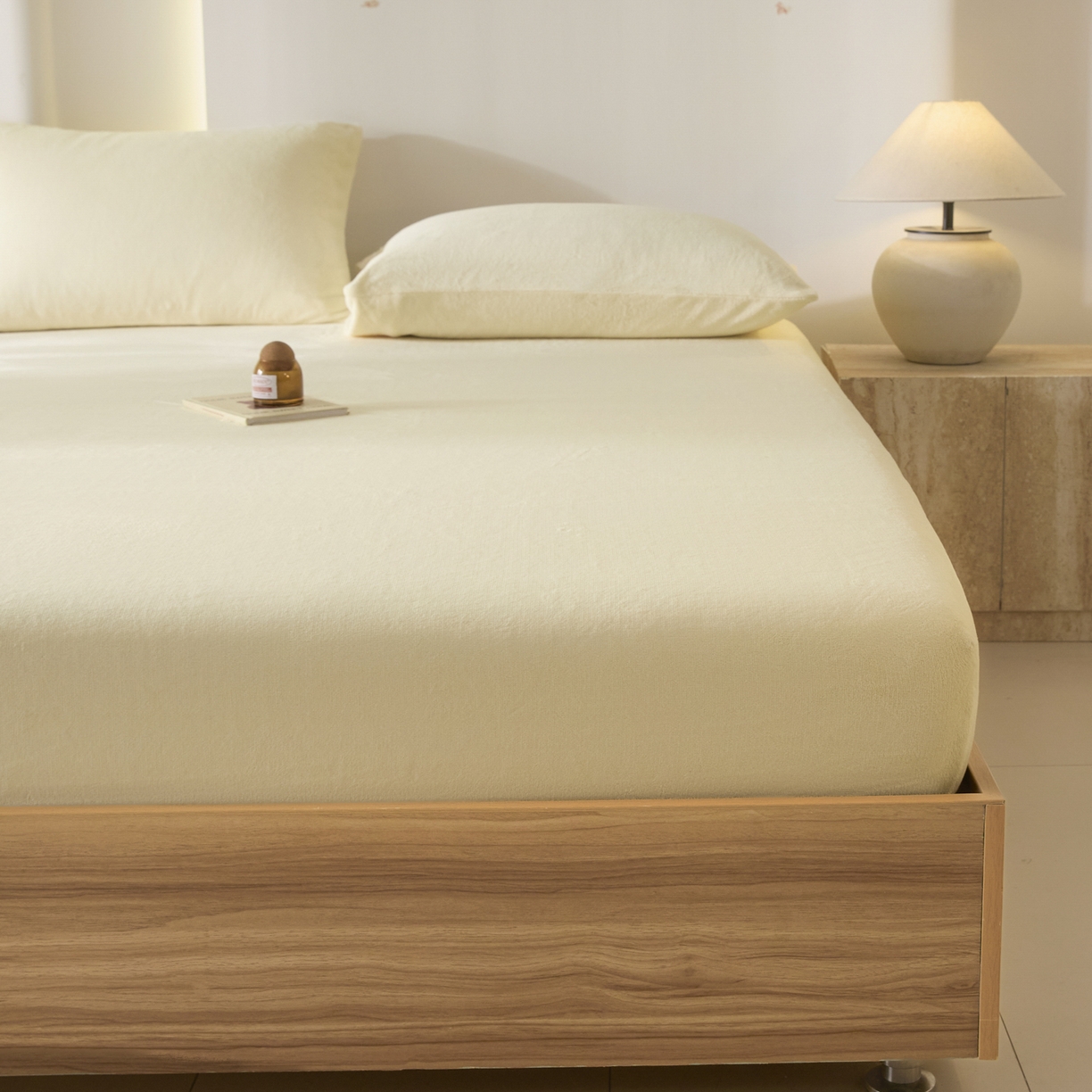 91家纺网 家纺一手货源 找家纺 蓝极人 2025新款200克高克重简约纯色牛奶绒床笠 奶昔黄-cl