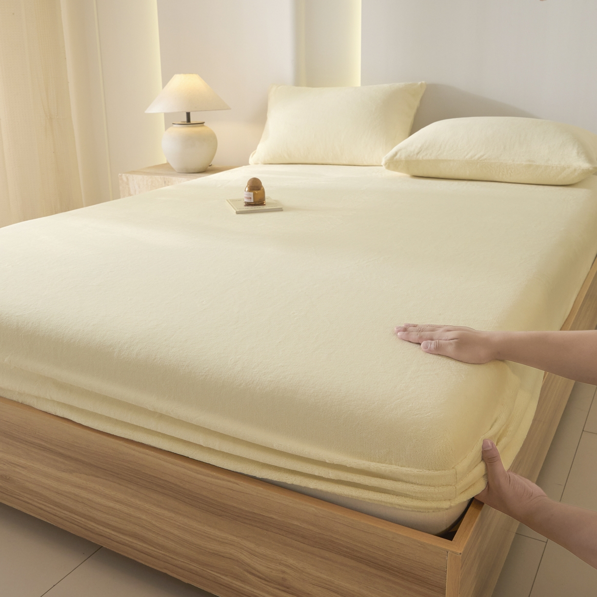 91家纺网 家纺一手货源 找家纺 蓝极人 2025新款200克高克重简约纯色牛奶绒床笠 奶昔黄-cl