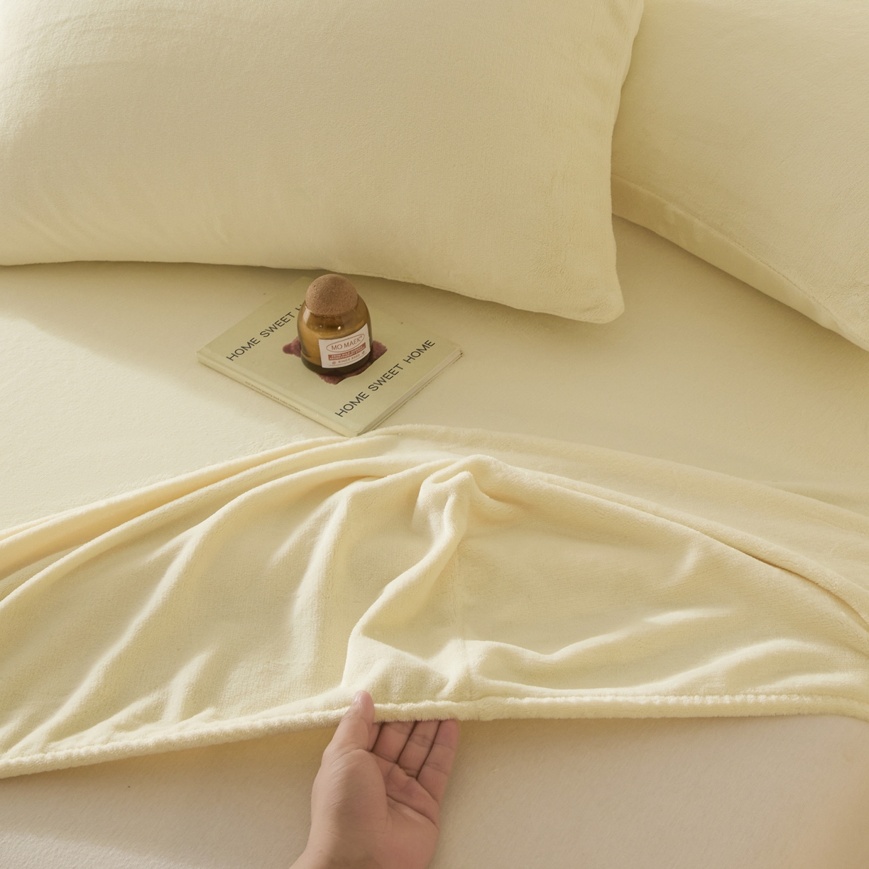 91家纺网 家纺一手货源 找家纺 蓝极人 2025新款200克高克重简约纯色牛奶绒床笠 奶昔黄-cl