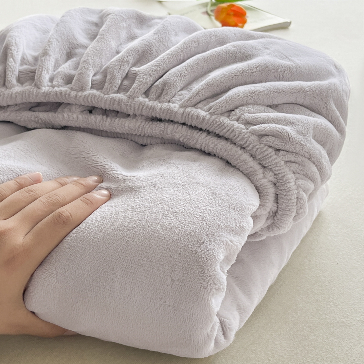 蓝极人 2025新款200克高克重简约纯色牛奶绒床笠 浅米灰-cl