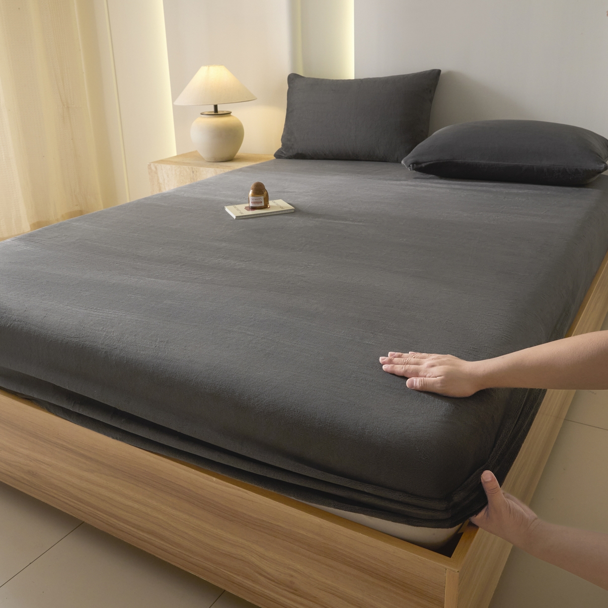 91家纺网 家纺一手货源 找家纺 蓝极人 2025新款200克高克重简约纯色牛奶绒床笠 深灰-cl