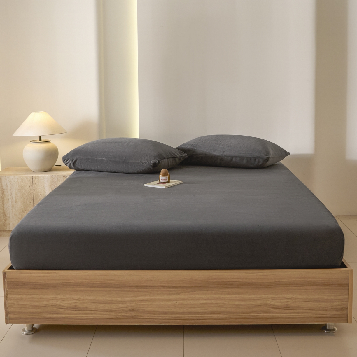 91家纺网 家纺一手货源 找家纺 蓝极人 2025新款200克高克重简约纯色牛奶绒床笠 深灰-cl