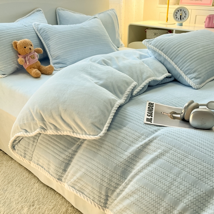 91家纺网 家纺一手货源 找家纺 酱子 2025新款成品提花包边牛奶绒四件套 提花-碧落