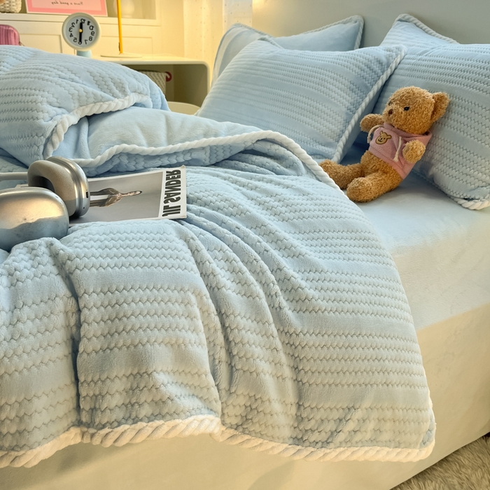 91家纺网 家纺一手货源 找家纺 酱子 2025新款成品提花包边牛奶绒四件套 提花-碧落