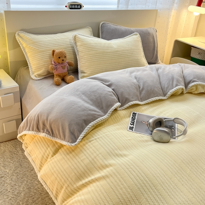 91家纺网 家纺一手货源 找家纺 酱子 2025新款成品提花包边牛奶绒四件套 提花-黄灰