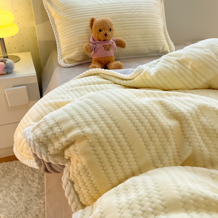 91家纺网 家纺一手货源 找家纺 酱子 2025新款成品提花包边牛奶绒四件套 提花-黄灰