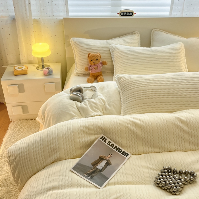 91家纺网 家纺一手货源 找家纺 酱子 2025新款成品提花包边牛奶绒四件套 提花-奶白