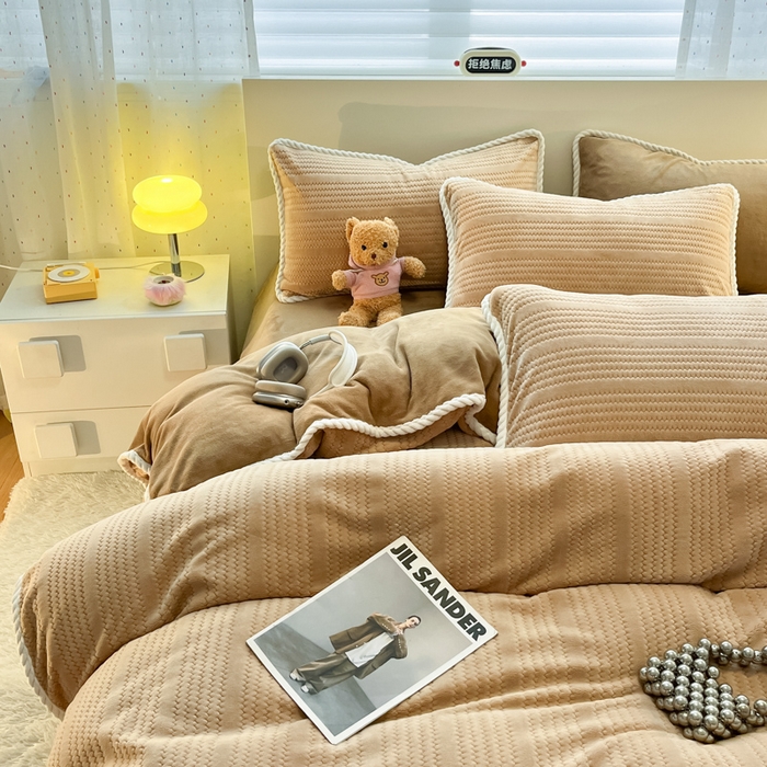 91家纺网 家纺一手货源 找家纺 酱子 2025新款成品提花包边牛奶绒四件套 提花-杏咖