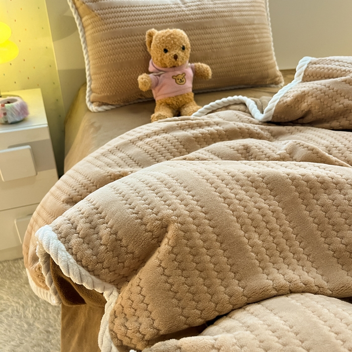 91家纺网 家纺一手货源 找家纺 酱子 2025新款成品提花包边牛奶绒四件套 提花-杏咖