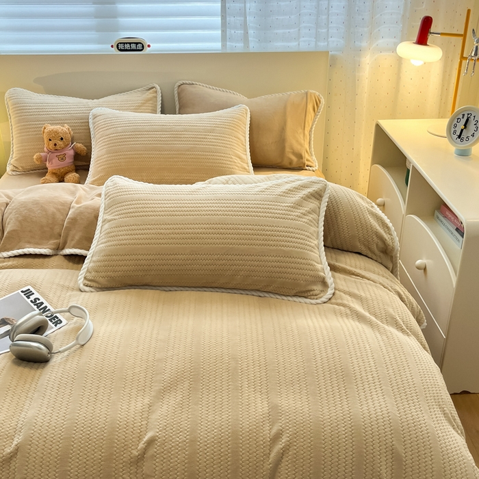 91家纺网 家纺一手货源 找家纺 酱子 2025新款成品提花包边牛奶绒四件套 提花-杏驼