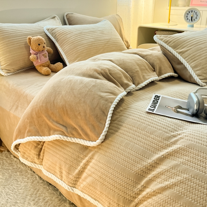 91家纺网 家纺一手货源 找家纺 酱子 2025新款成品提花包边牛奶绒四件套 提花-杏驼