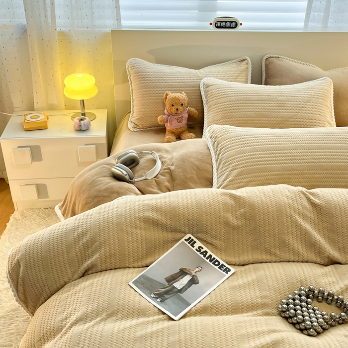 91家纺网 家纺一手货源 找家纺 酱子 2025新款成品提花包边牛奶绒四件套 提花-杏驼